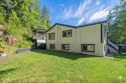 Photo 3 at 3870 Emerald Drive, Edgemont, North Vancouver