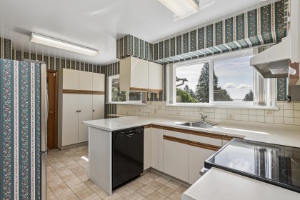 Photo 13 at 702 Winona Avenue, Canyon Heights NV, North Vancouver