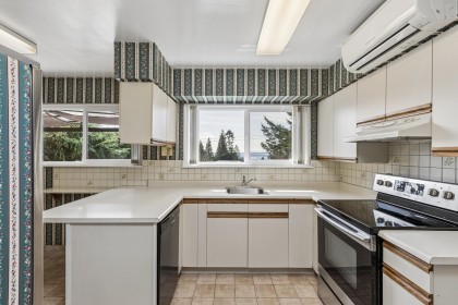 Photo 12 at 702 Winona Avenue, Canyon Heights NV, North Vancouver