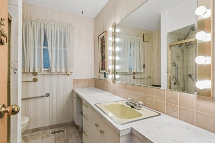 Photo 26 at 702 Winona Avenue, Canyon Heights NV, North Vancouver