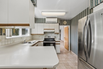 Photo 10 at 702 Winona Avenue, Canyon Heights NV, North Vancouver