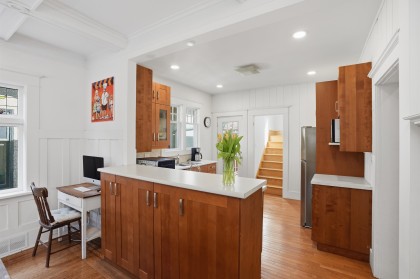 Photo 3 at 3350 W 3rd Avenue, Kitsilano, Vancouver West