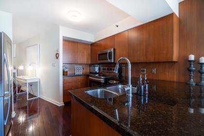 Photo 13 at 503 - 990 Beach Avenue, Yaletown, Vancouver West