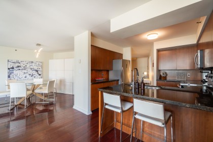 Photo 12 at 503 - 990 Beach Avenue, Yaletown, Vancouver West