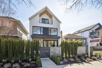 Photo 1 at 2 - 3036 W 13th Avenue, Kitsilano, Vancouver West