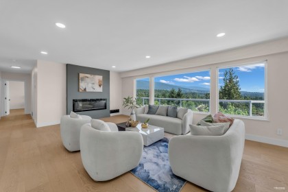 Photo 2 at 818 Younette Drive, Sentinel Hill, West Vancouver