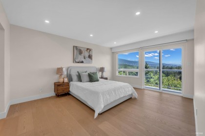 Photo 10 at 818 Younette Drive, Sentinel Hill, West Vancouver