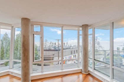 Photo 2 at 404 - 1762 Davie Street, West End VW, Vancouver West