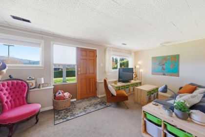 Photo 22 at 487 Roslyn Boulevard, Dollarton, North Vancouver