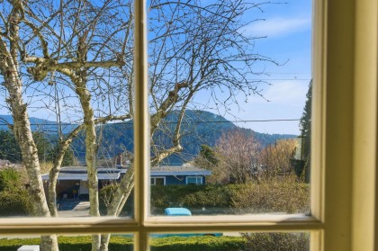 Photo 9 at 487 Roslyn Boulevard, Dollarton, North Vancouver