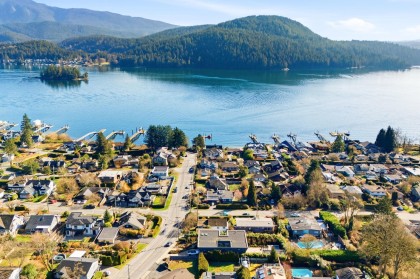 Photo 31 at 487 Roslyn Boulevard, Dollarton, North Vancouver