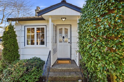 Photo 4 at 487 Roslyn Boulevard, Dollarton, North Vancouver