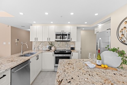 Photo 7 at 1601 - 1228 Marinaside Crescent, Yaletown, Vancouver West