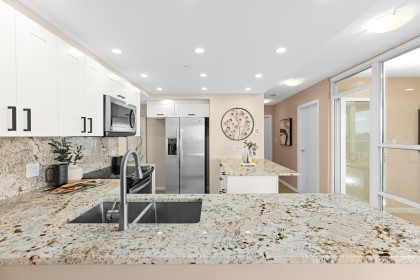 Photo 9 at 1601 - 1228 Marinaside Crescent, Yaletown, Vancouver West