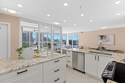 Photo 10 at 1601 - 1228 Marinaside Crescent, Yaletown, Vancouver West