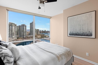 Photo 15 at 1601 - 1228 Marinaside Crescent, Yaletown, Vancouver West