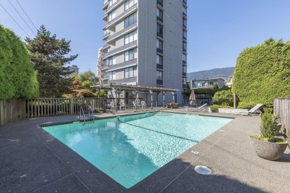 Photo 15 at 703 - 2167 Bellevue Avenue, Dundarave, West Vancouver
