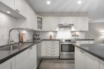 Photo 6 at 796 W 15th Avenue, Fairview VW, Vancouver West