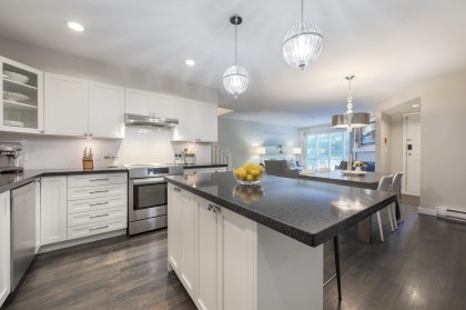 Photo 7 at 796 W 15th Avenue, Fairview VW, Vancouver West