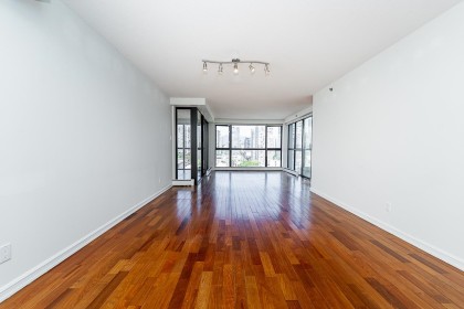 Photo 5 at 1304 - 283 Davie Street, Yaletown, Vancouver West