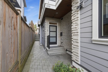 Photo 3 at 1 - 272 E 9th Street, Central Lonsdale, North Vancouver