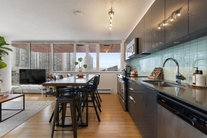 Photo 4 at 609 - 1325 Rolston Street, Downtown VW, Vancouver West