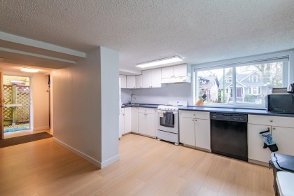 Photo 3 at 3315 W 6th Avenue, Kitsilano, Vancouver West