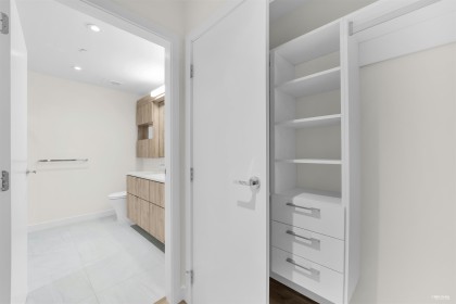 Photo 8 at 401 - 755 Harbourside Drive, Harbourside, North Vancouver