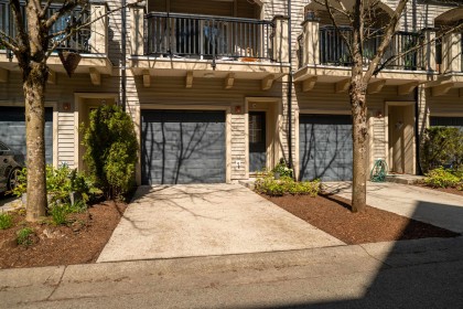 Photo 2 at 32 - 550 Browning Place, Seymour NV, North Vancouver