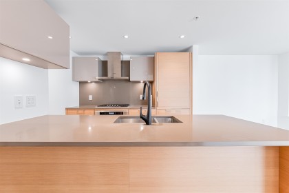 Photo 7 at 100 - 1561 W 57th Avenue, South Granville, Vancouver West