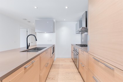 Photo 8 at 100 - 1561 W 57th Avenue, South Granville, Vancouver West