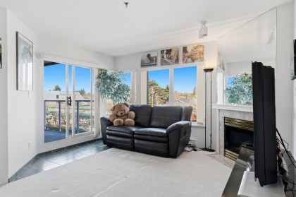 Photo 6 at 211 - 3250 W Broadway, Kitsilano, Vancouver West