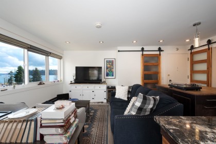 Photo 5 at 303 - 1845 Bellevue Avenue, Ambleside, West Vancouver