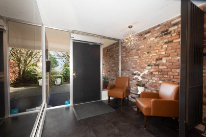 Photo 4 at 303 - 1845 Bellevue Avenue, Ambleside, West Vancouver