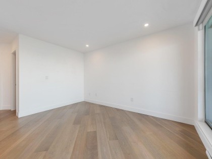 Photo 23 at 203 - 2190 Argyle Avenue, Dundarave, West Vancouver