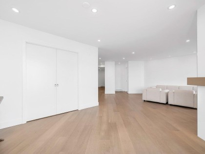 Photo 5 at 203 - 2190 Argyle Avenue, Dundarave, West Vancouver