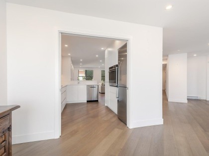 Photo 11 at 203 - 2190 Argyle Avenue, Dundarave, West Vancouver