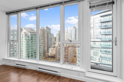 Photo 11 at 2210 - 233 Robson Street, Downtown VW, Vancouver West