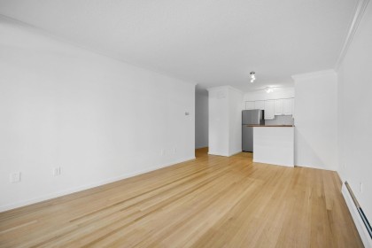 Photo 7 at 106 - 1425 Esquimalt Avenue, Ambleside, West Vancouver