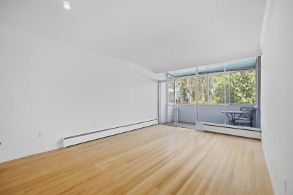 Photo 3 at 106 - 1425 Esquimalt Avenue, Ambleside, West Vancouver
