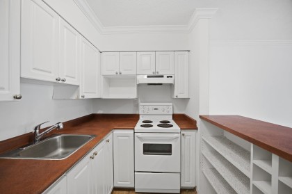 Photo 9 at 106 - 1425 Esquimalt Avenue, Ambleside, West Vancouver