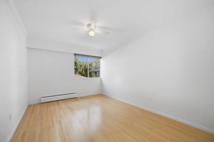 Photo 11 at 106 - 1425 Esquimalt Avenue, Ambleside, West Vancouver