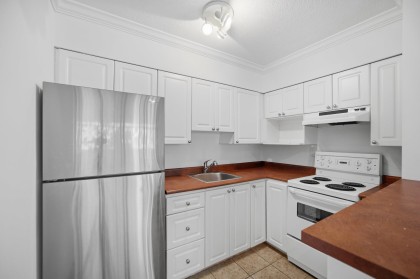 Photo 8 at 106 - 1425 Esquimalt Avenue, Ambleside, West Vancouver