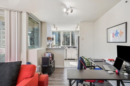 Photo 2 at 906 - 588 Broughton Street, Coal Harbour, Vancouver West