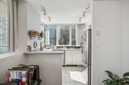 Photo 3 at 906 - 588 Broughton Street, Coal Harbour, Vancouver West