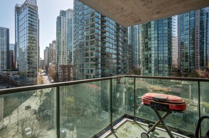 Photo 9 at 906 - 588 Broughton Street, Coal Harbour, Vancouver West