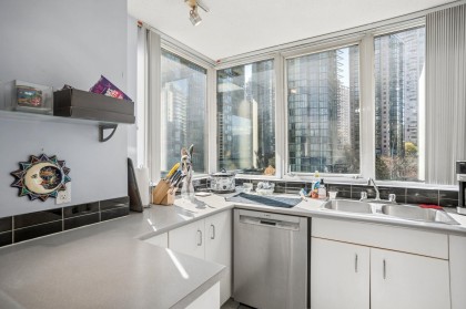 Photo 4 at 906 - 588 Broughton Street, Coal Harbour, Vancouver West