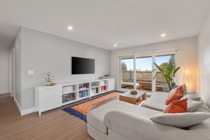 Photo 5 at 104 - 105 W Kings Road, Upper Lonsdale, North Vancouver