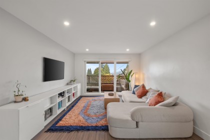 Photo 4 at 104 - 105 W Kings Road, Upper Lonsdale, North Vancouver