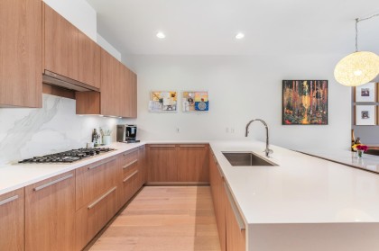 Photo 7 at 2765 Mountain Highway, Lynn Valley, North Vancouver